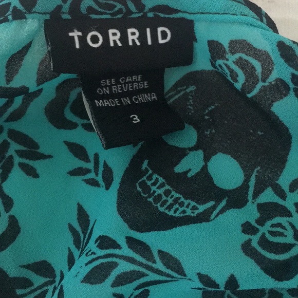 Torrid brand short sleeved sheer blouse - Picture 3 of 3